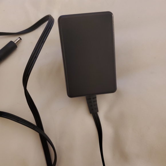 Black Power Adapter - Picture 4 of 8